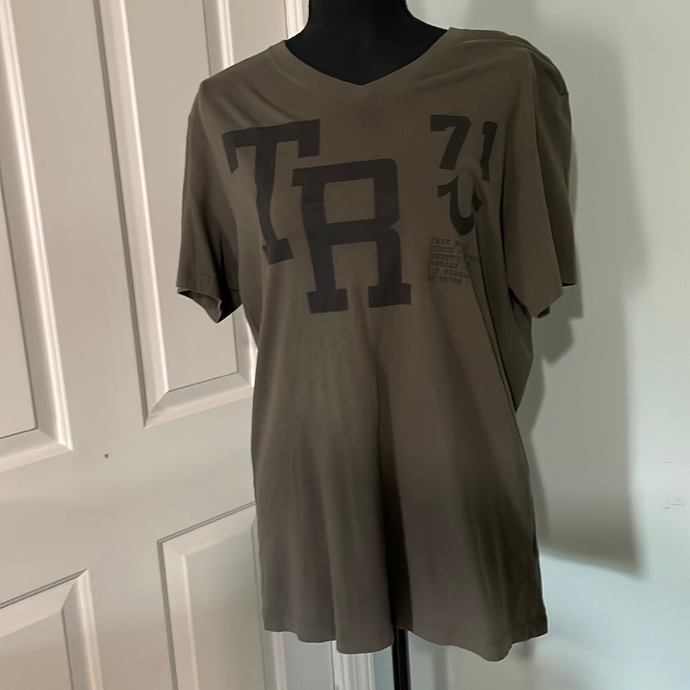 Men’s TRUE RELIGION World Tour V-neck Tee